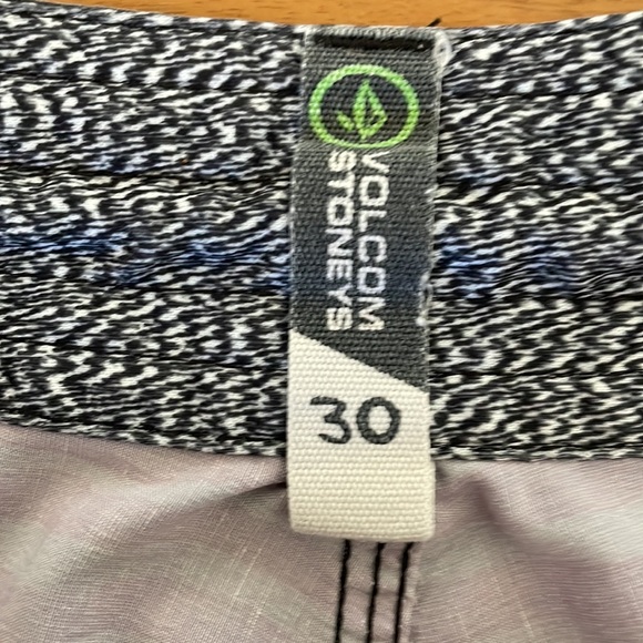 Volcom swim trunks Size 30 - Picture 2 of 4